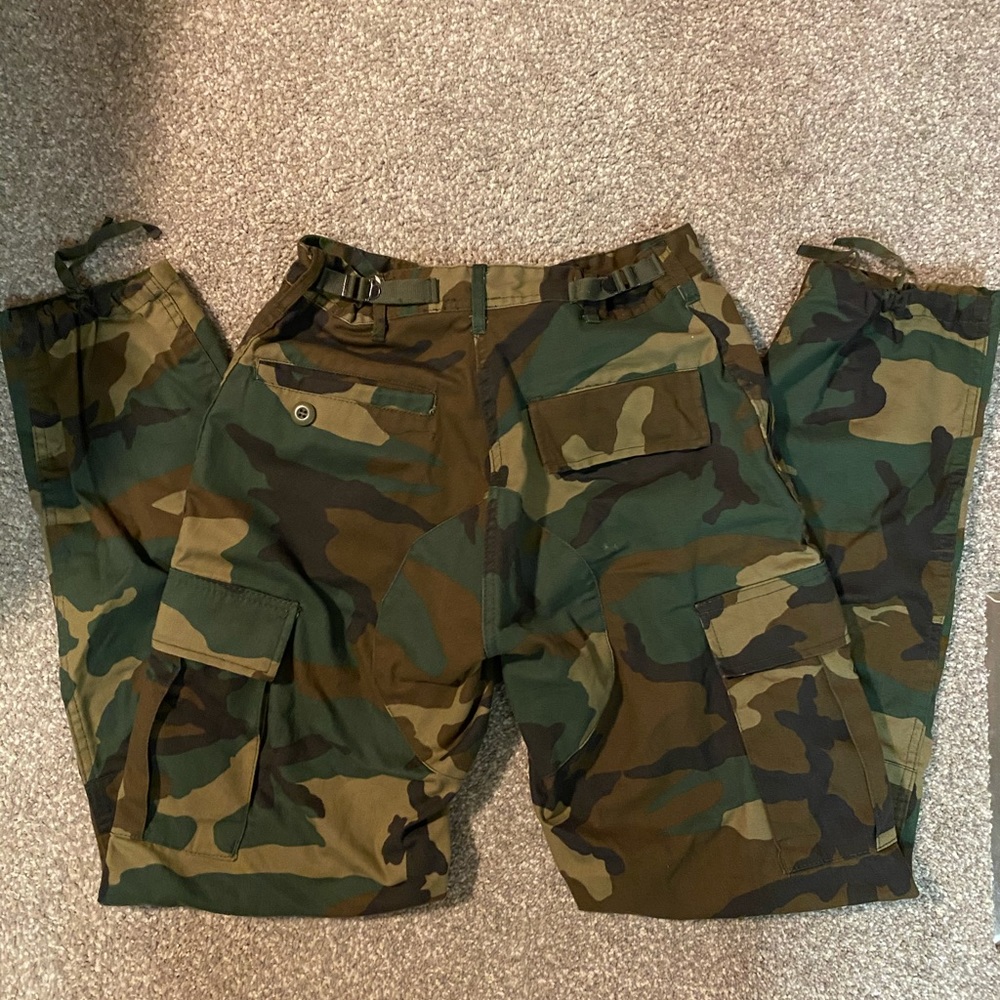 Size-adjustable camouflage pants